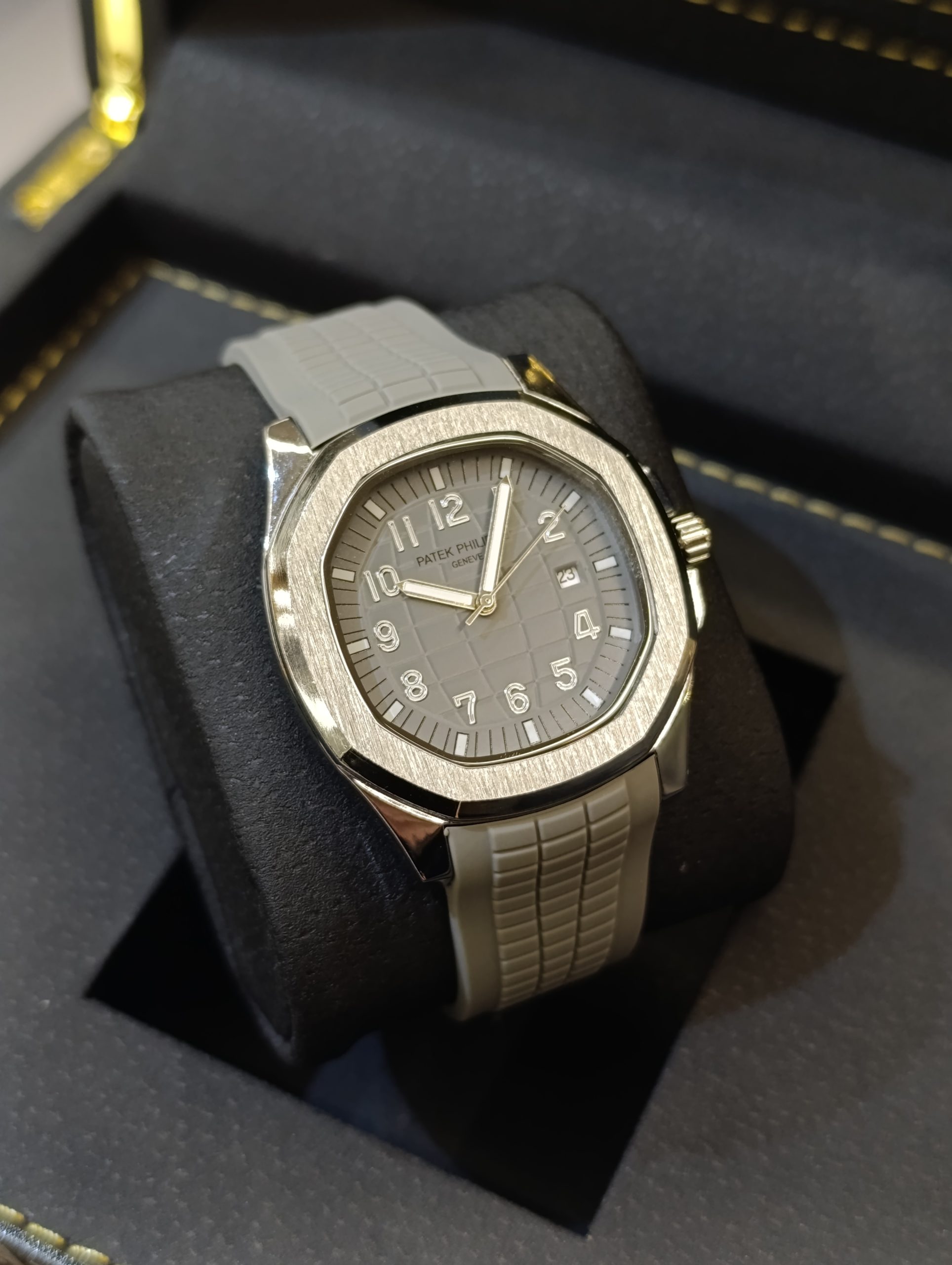 ساعت مچی مردانه پتک فیلیپ آکوانا بند رابر