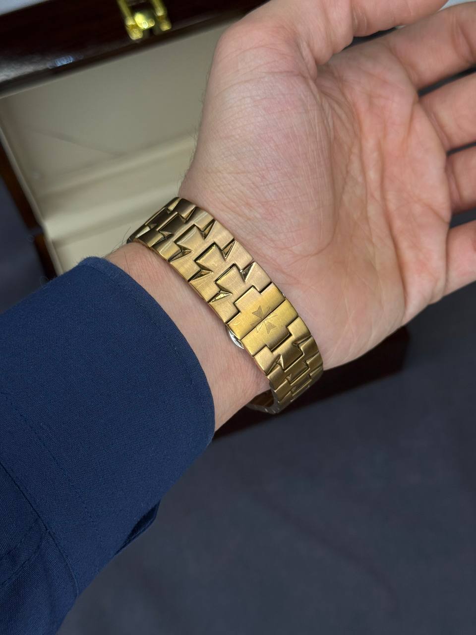 ساعت مچی مردانه واشرون کنستانتین Vacheron Constantin مدل Overseas RGK7 اتوماتیک اوپن هارت - تصویر 3